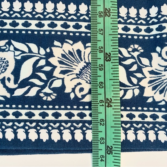 Ann Taylor 3/4 Sleeve Floral Blue Ivory Rayon Stretch Shirt Top Size Medium NWT - Picture 6 of 9